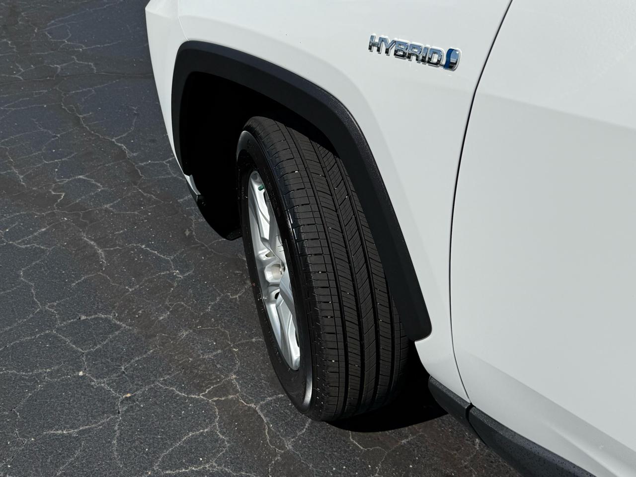 Toyota RAV4 Hybrid XLE AWD (Natl) 2021