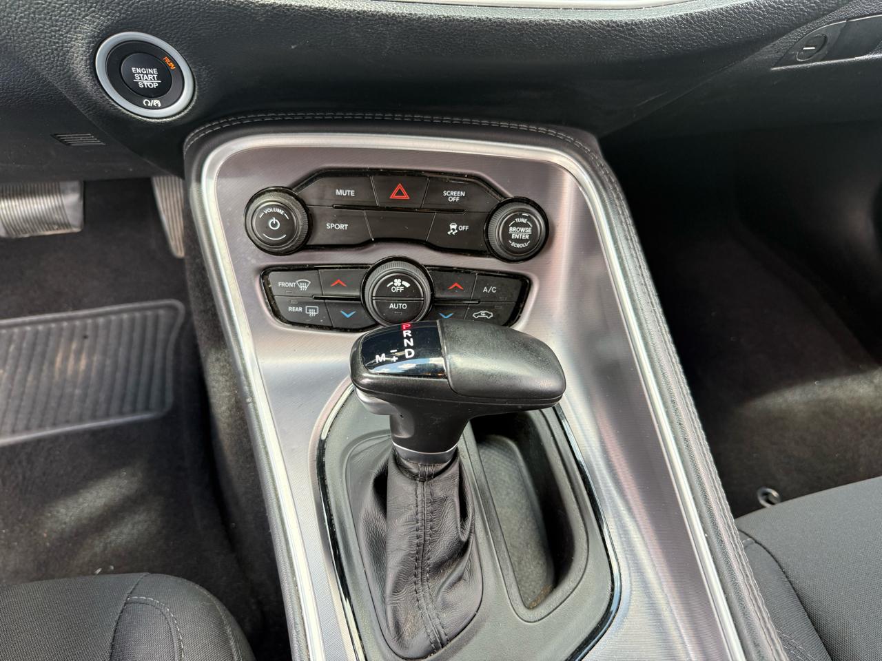 Dodge Challenger SXT RWD 2019