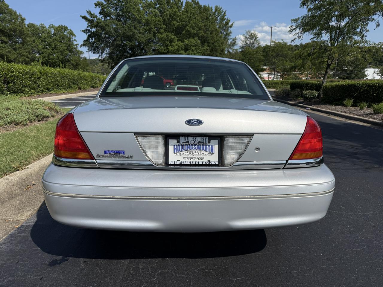 Ford Crown Victoria 4dr Sdn LX 2003