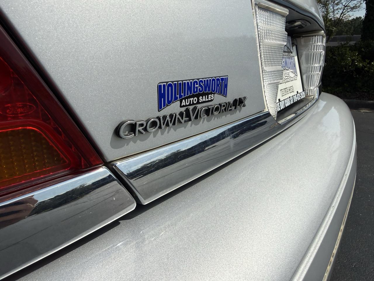 Ford Crown Victoria 4dr Sdn LX 2003