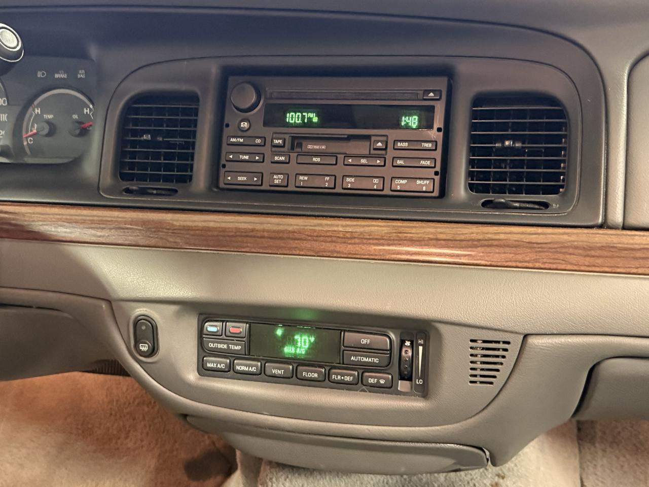 Ford Crown Victoria 4dr Sdn LX 2003