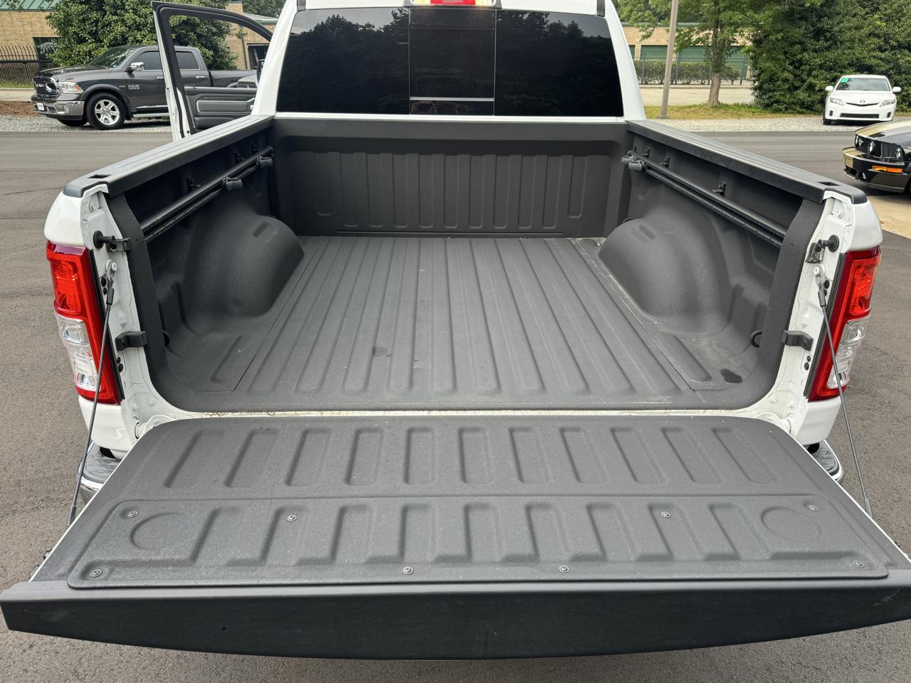RAM 1500 Big Horn 4x2 Crew Cab 5'7" Box 2023