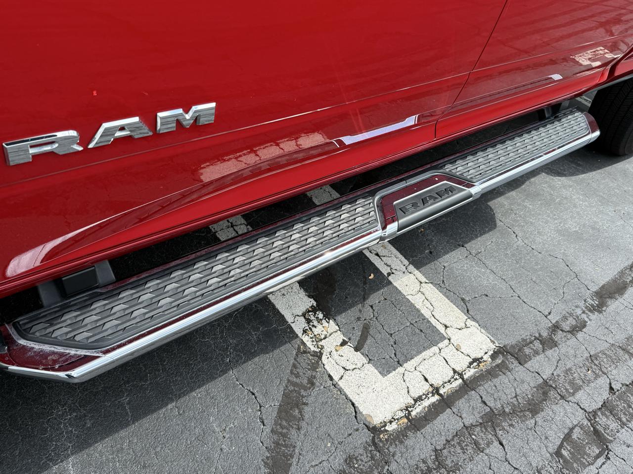 RAM 2500 Big Horn 4x4 Crew Cab 6'4" Box 2024