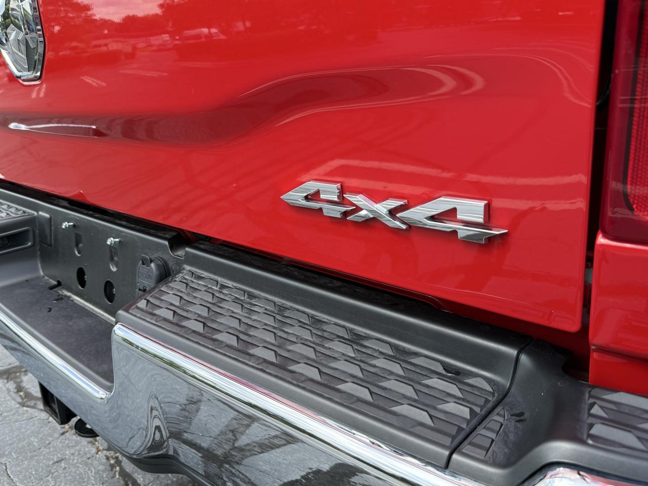 RAM 2500 Big Horn 4x4 Crew Cab 6'4" Box 2024