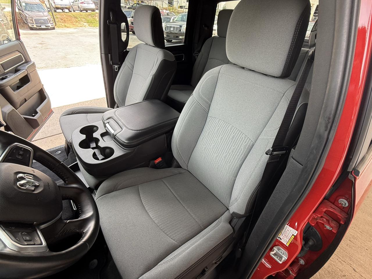 RAM 2500 Big Horn 4x4 Crew Cab 6'4" Box 2024