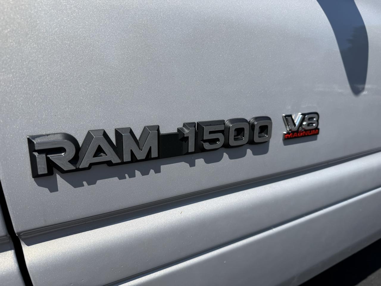 Dodge Ram 1500 Club Cab 139" WB 4WD 1997