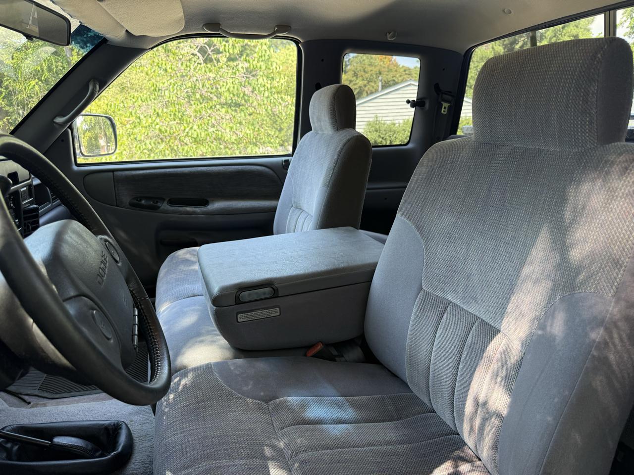 Dodge Ram 1500 Club Cab 139" WB 4WD 1997