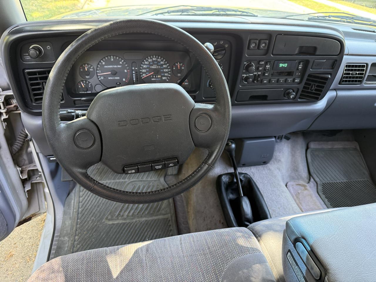 Dodge Ram 1500 Club Cab 139" WB 4WD 1997