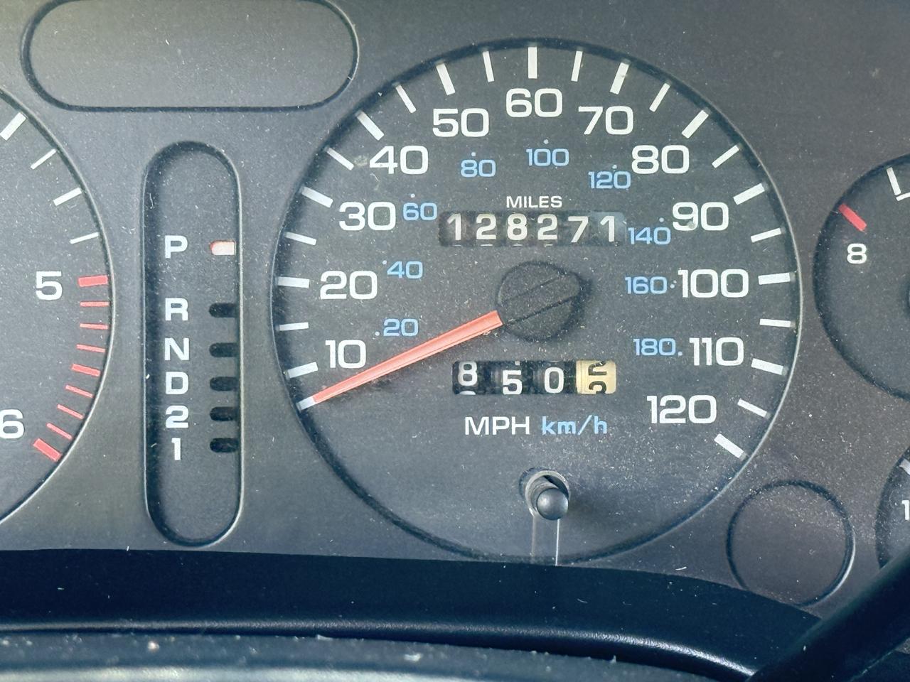 Dodge Ram 1500 Club Cab 139" WB 4WD 1997