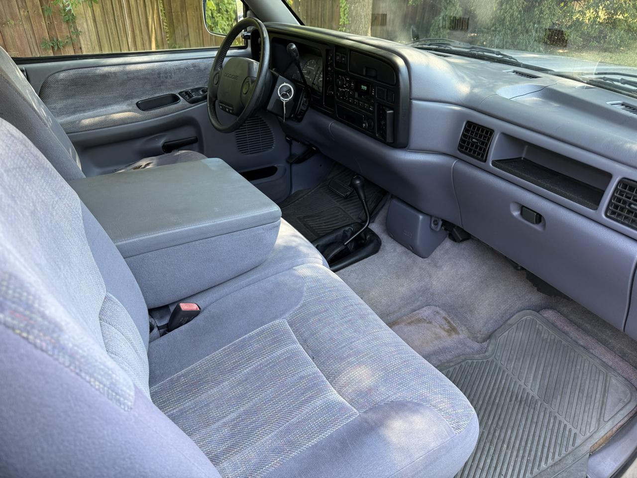 Dodge Ram 1500 Club Cab 139" WB 4WD 1997