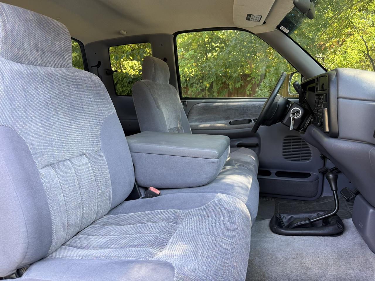 Dodge Ram 1500 Club Cab 139" WB 4WD 1997