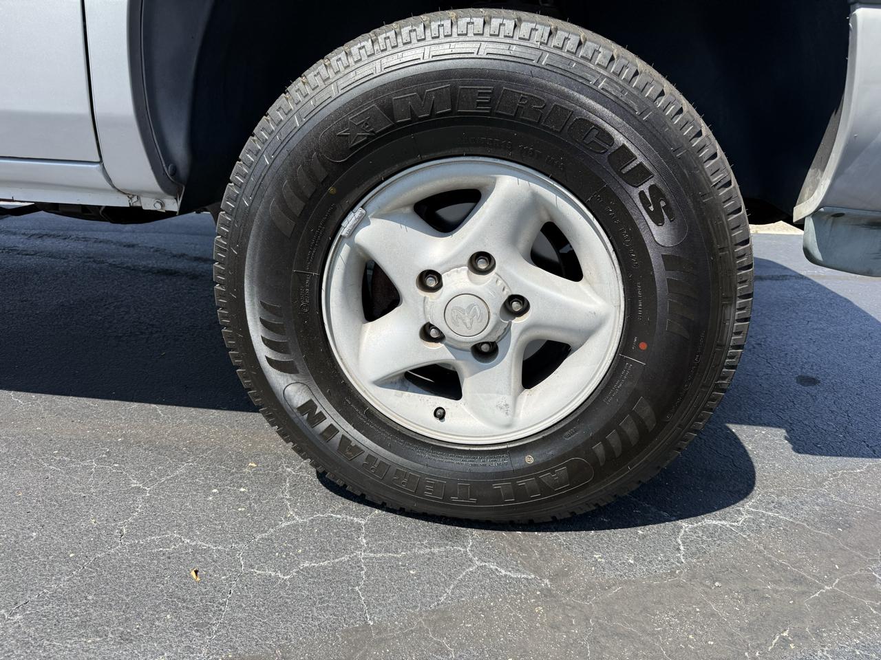 Dodge Ram 1500 Club Cab 139" WB 4WD 1997