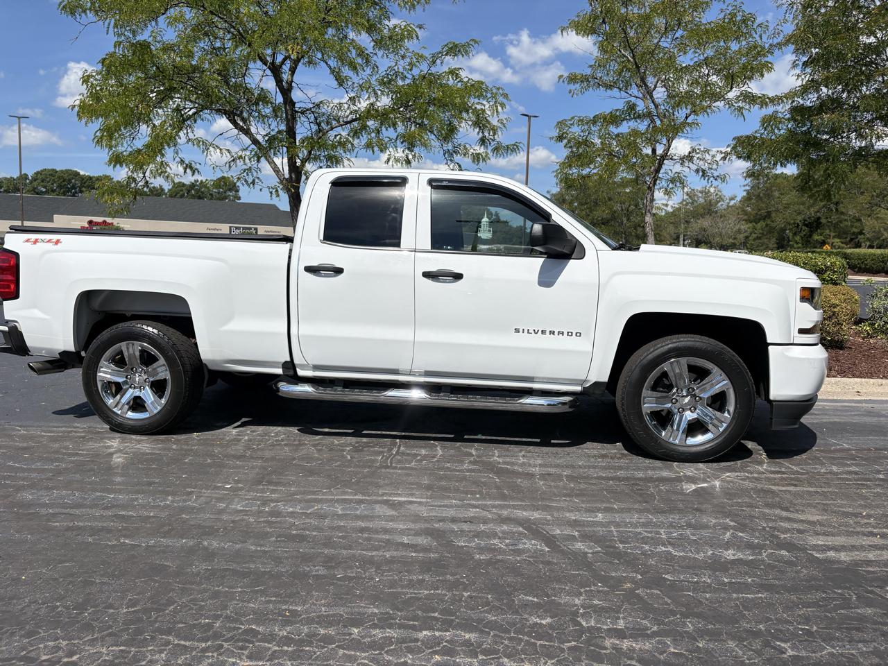 Chevrolet Silverado 1500 4WD Double Cab 143.5" Custom 2018