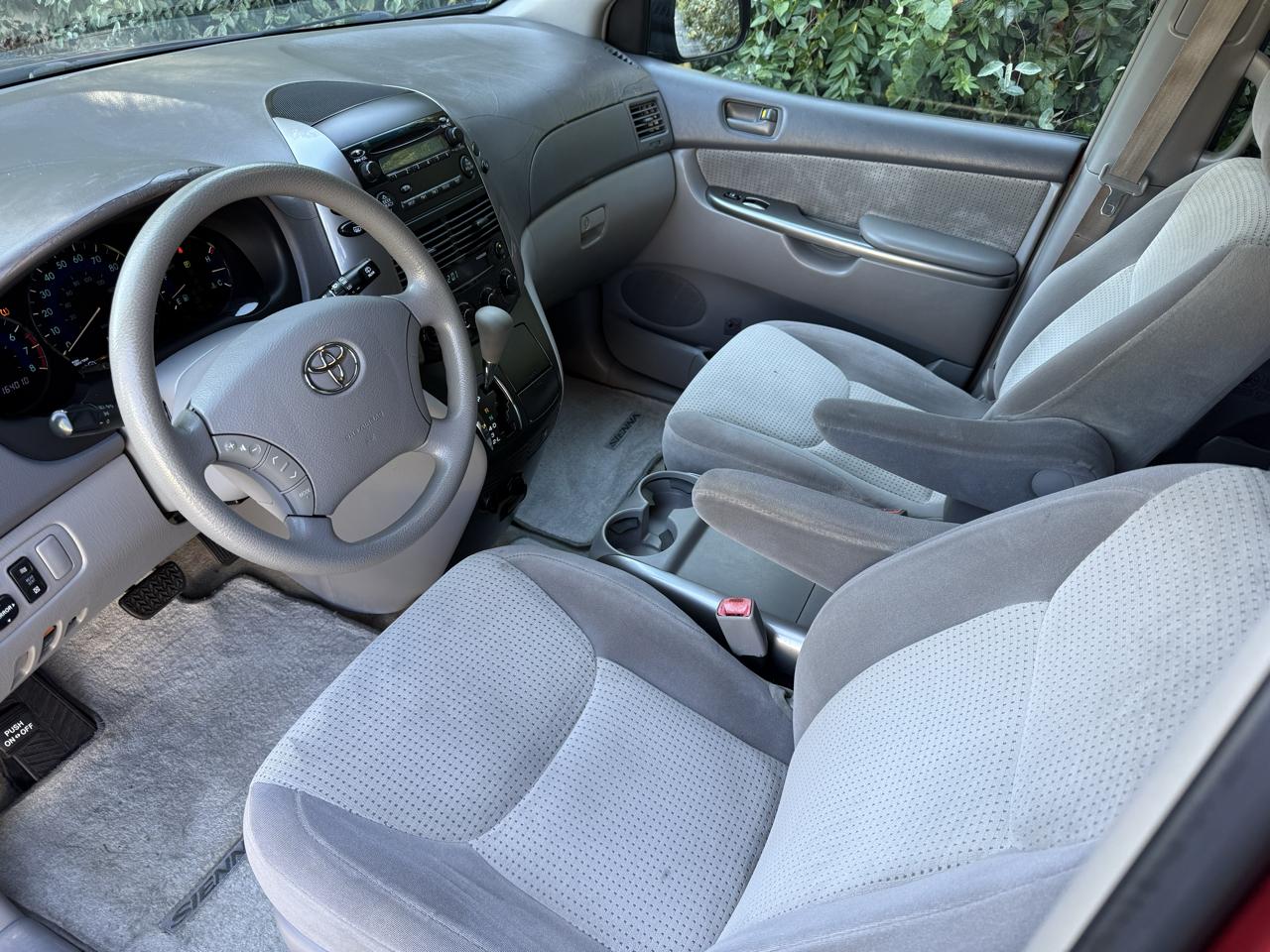 Toyota Sienna 5dr 8-Passenger Van LE FWD (Natl) 2007