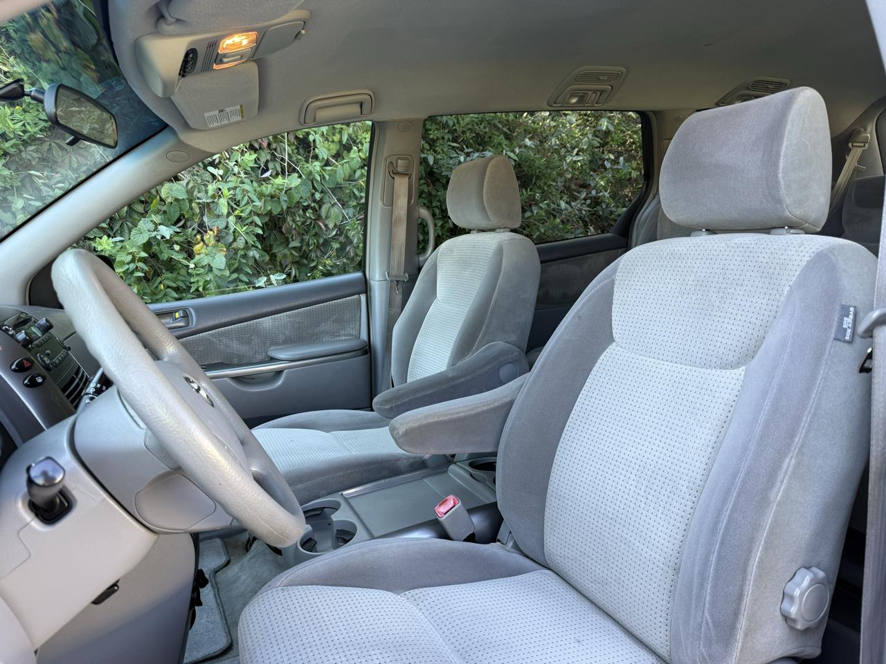Toyota Sienna 5dr 8-Passenger Van LE FWD (Natl) 2007