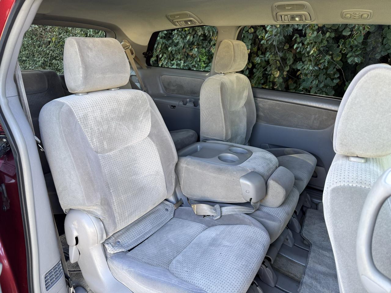 Toyota Sienna 5dr 8-Passenger Van LE FWD (Natl) 2007