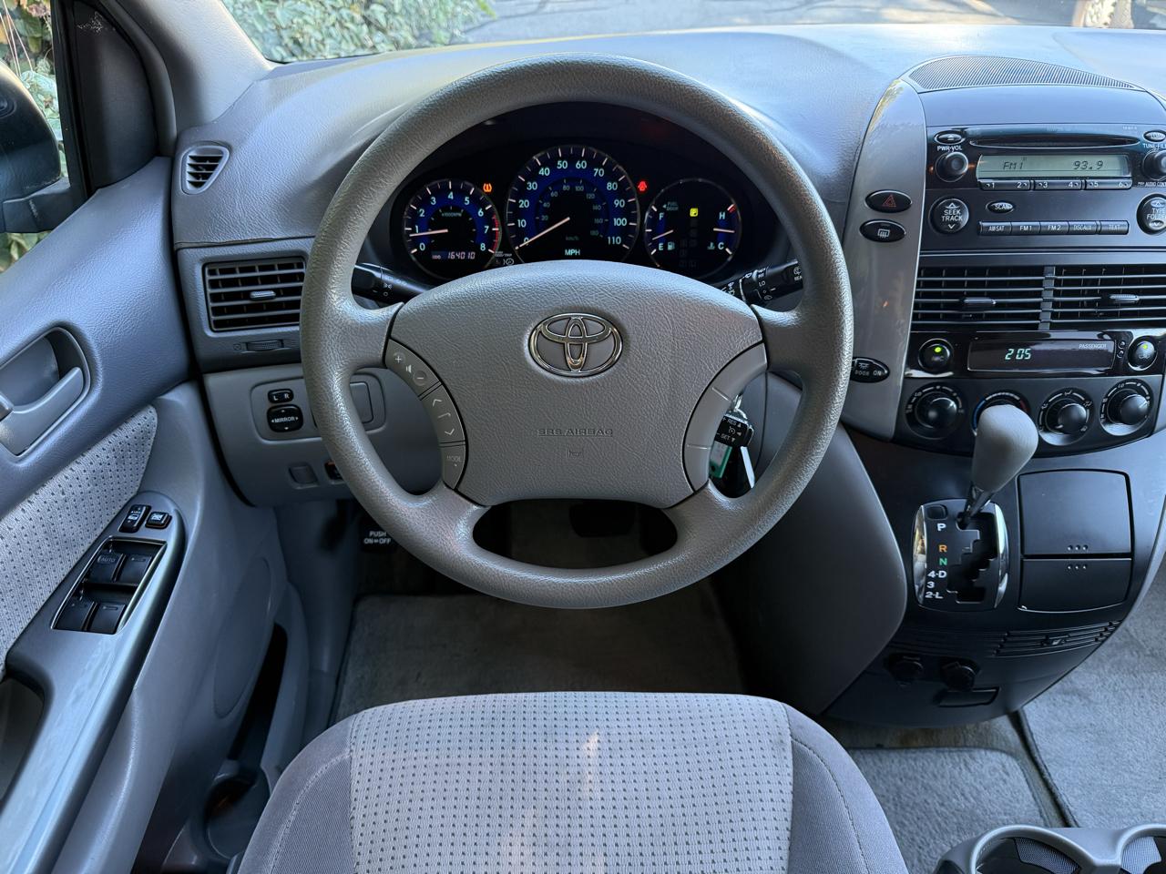 Toyota Sienna 5dr 8-Passenger Van LE FWD (Natl) 2007