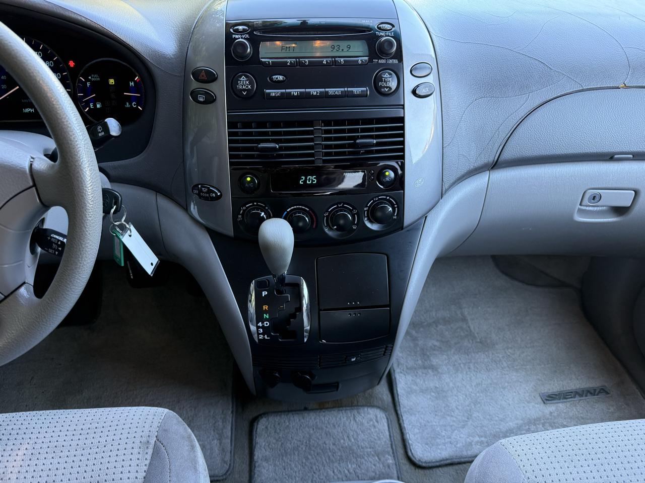 Toyota Sienna 5dr 8-Passenger Van LE FWD (Natl) 2007