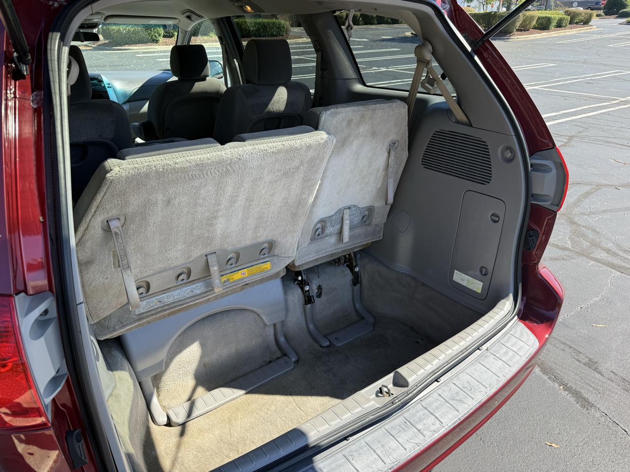Toyota Sienna 5dr 8-Passenger Van LE FWD (Natl) 2007