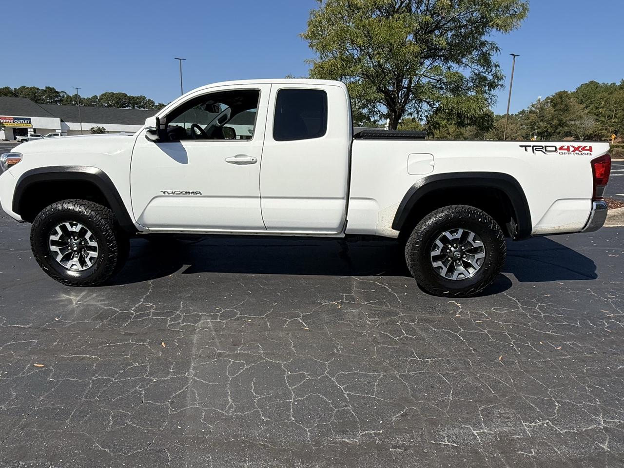 Toyota Tacoma 4WD Double Cab LB V6 AT TRD Off Road (Natl) 2017