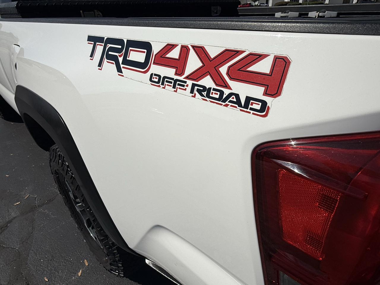 Toyota Tacoma 4WD Double Cab LB V6 AT TRD Off Road (Natl) 2017