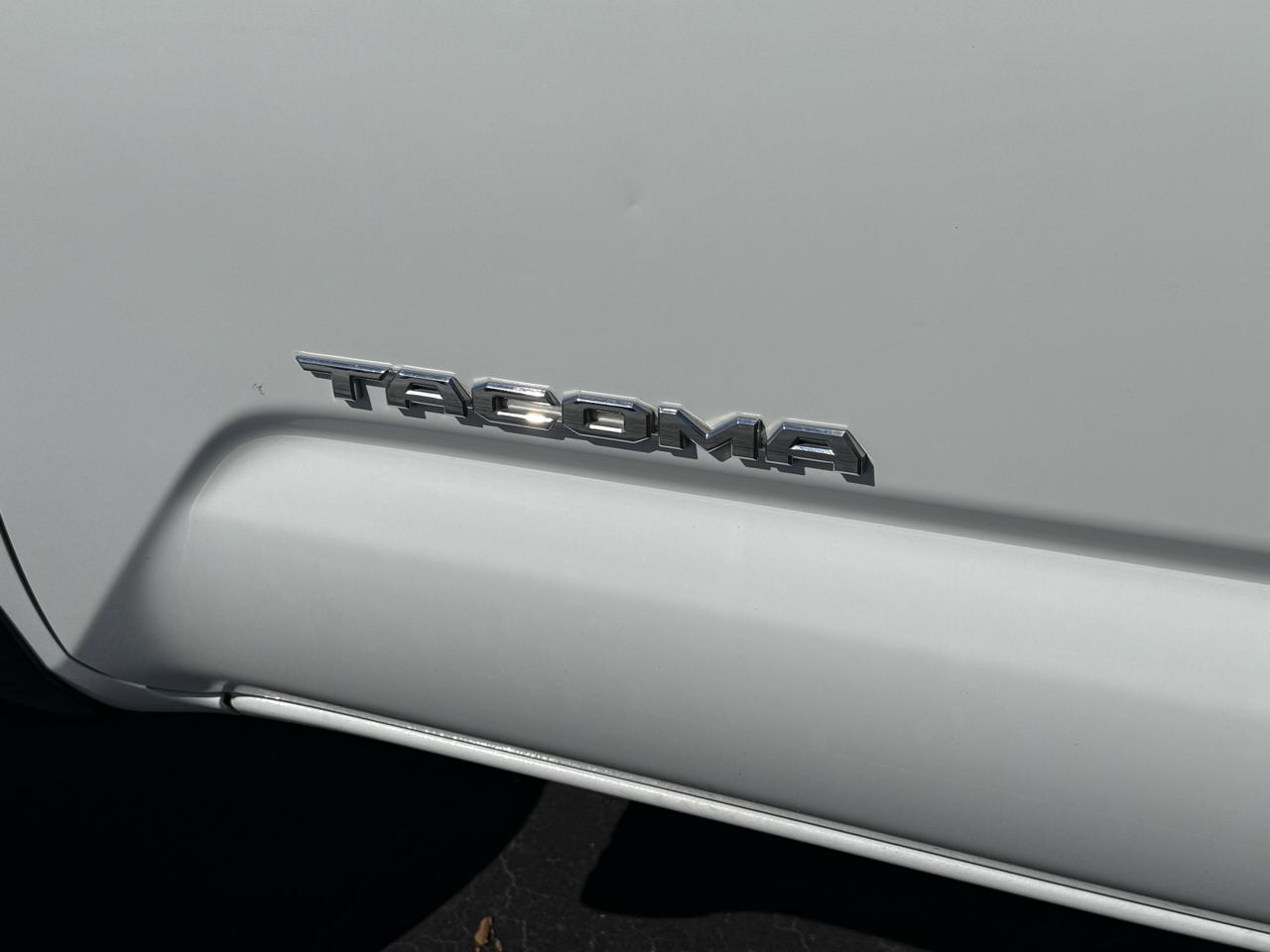 Toyota Tacoma 4WD Double Cab LB V6 AT TRD Off Road (Natl) 2017