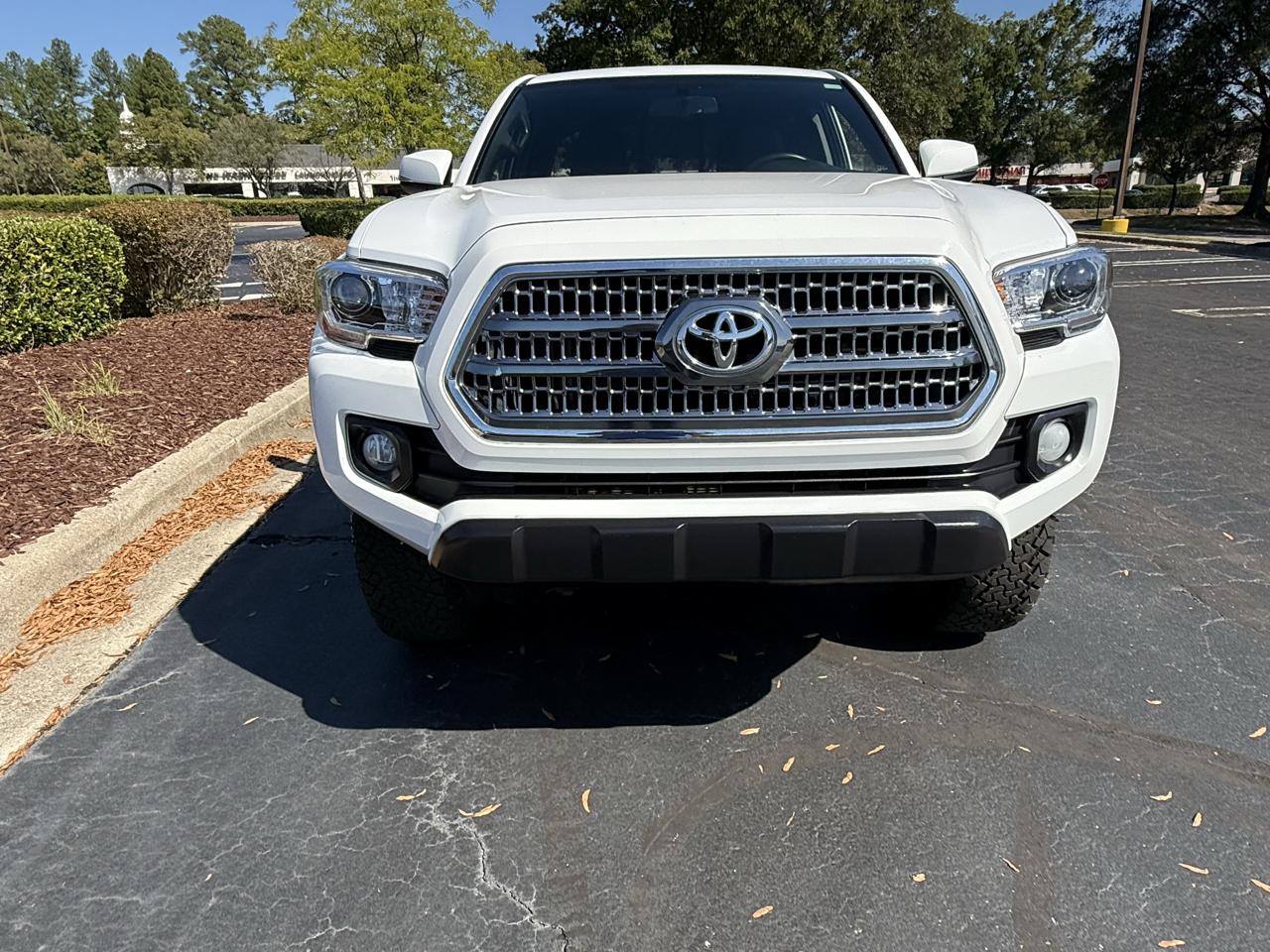 Toyota Tacoma 4WD Double Cab LB V6 AT TRD Off Road (Natl) 2017