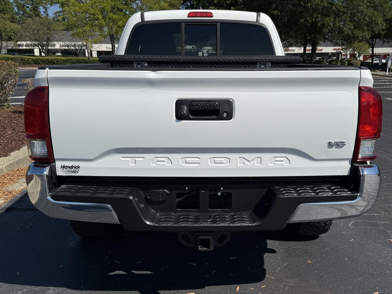 Toyota Tacoma 4WD Double Cab LB V6 AT TRD Off Road (Natl) 2017