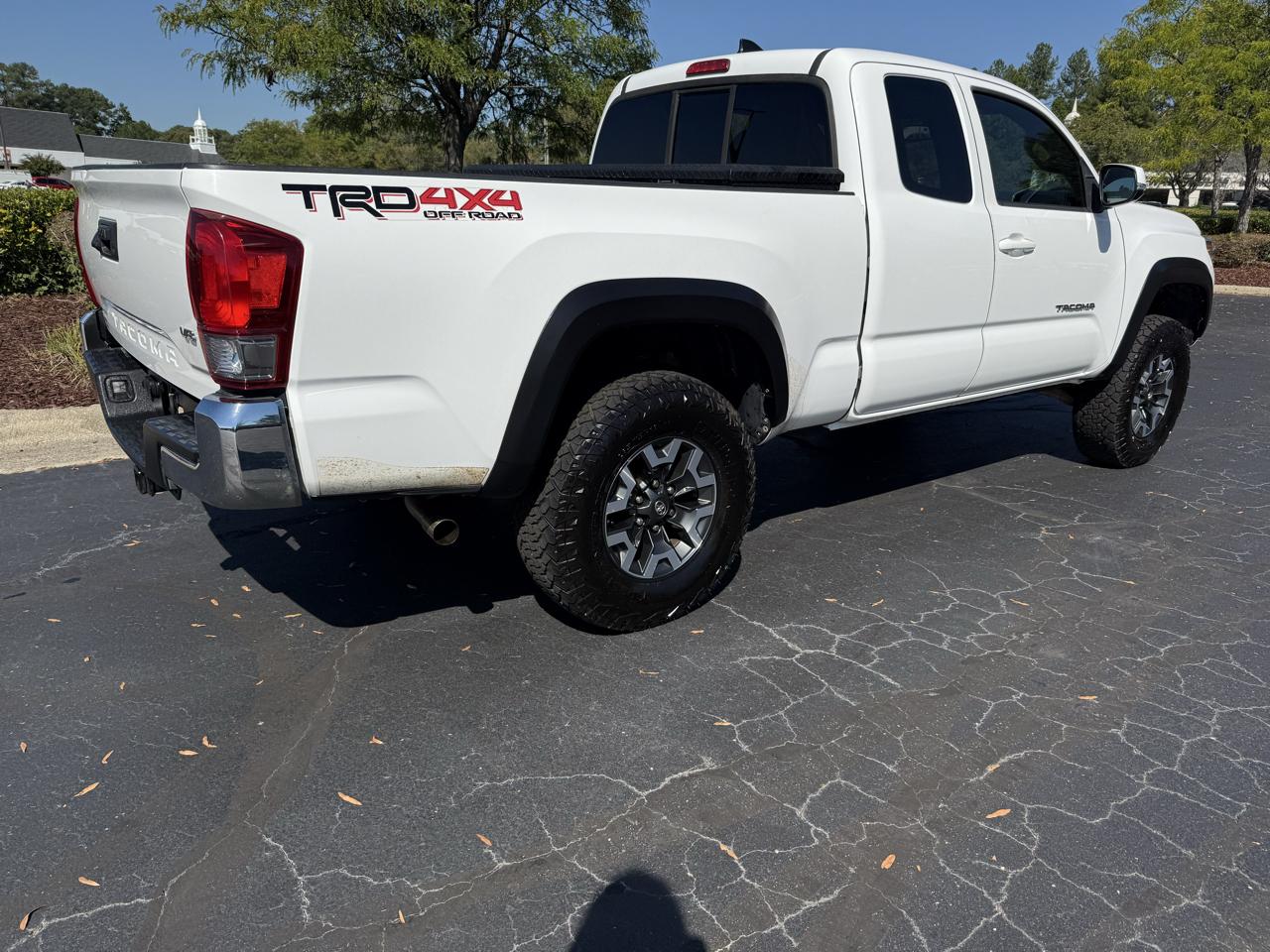 Toyota Tacoma 4WD Double Cab LB V6 AT TRD Off Road (Natl) 2017