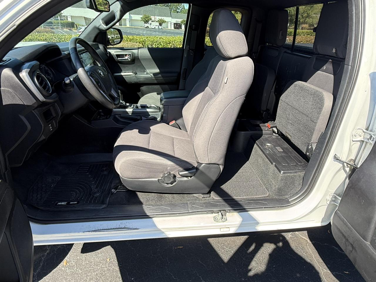 Toyota Tacoma 4WD Double Cab LB V6 AT TRD Off Road (Natl) 2017