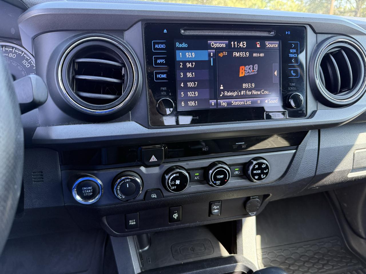 Toyota Tacoma 4WD Double Cab LB V6 AT TRD Off Road (Natl) 2017