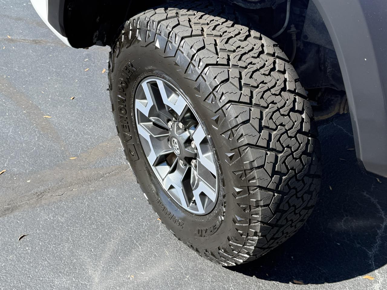 Toyota Tacoma 4WD Double Cab LB V6 AT TRD Off Road (Natl) 2017