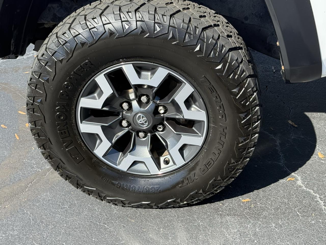 Toyota Tacoma 4WD Double Cab LB V6 AT TRD Off Road (Natl) 2017