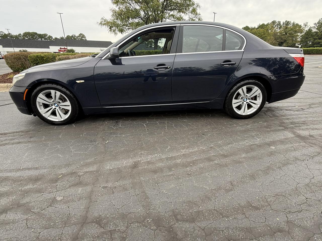 BMW 5 Series 4dr Sdn 528i RWD 2010