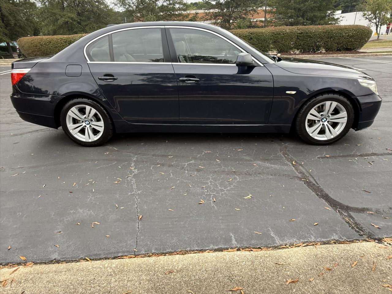 BMW 5 Series 4dr Sdn 528i RWD 2010