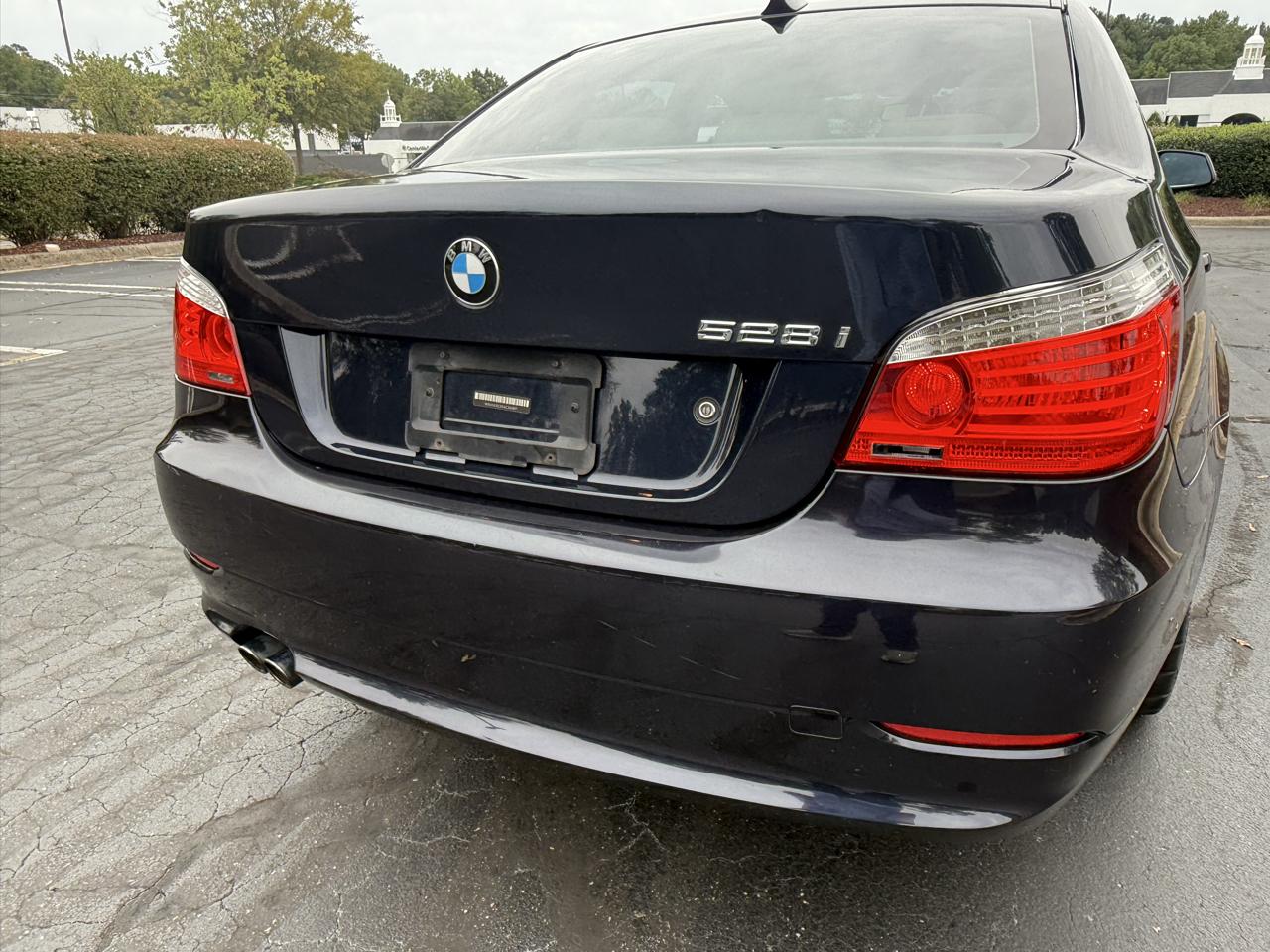 BMW 5 Series 4dr Sdn 528i RWD 2010