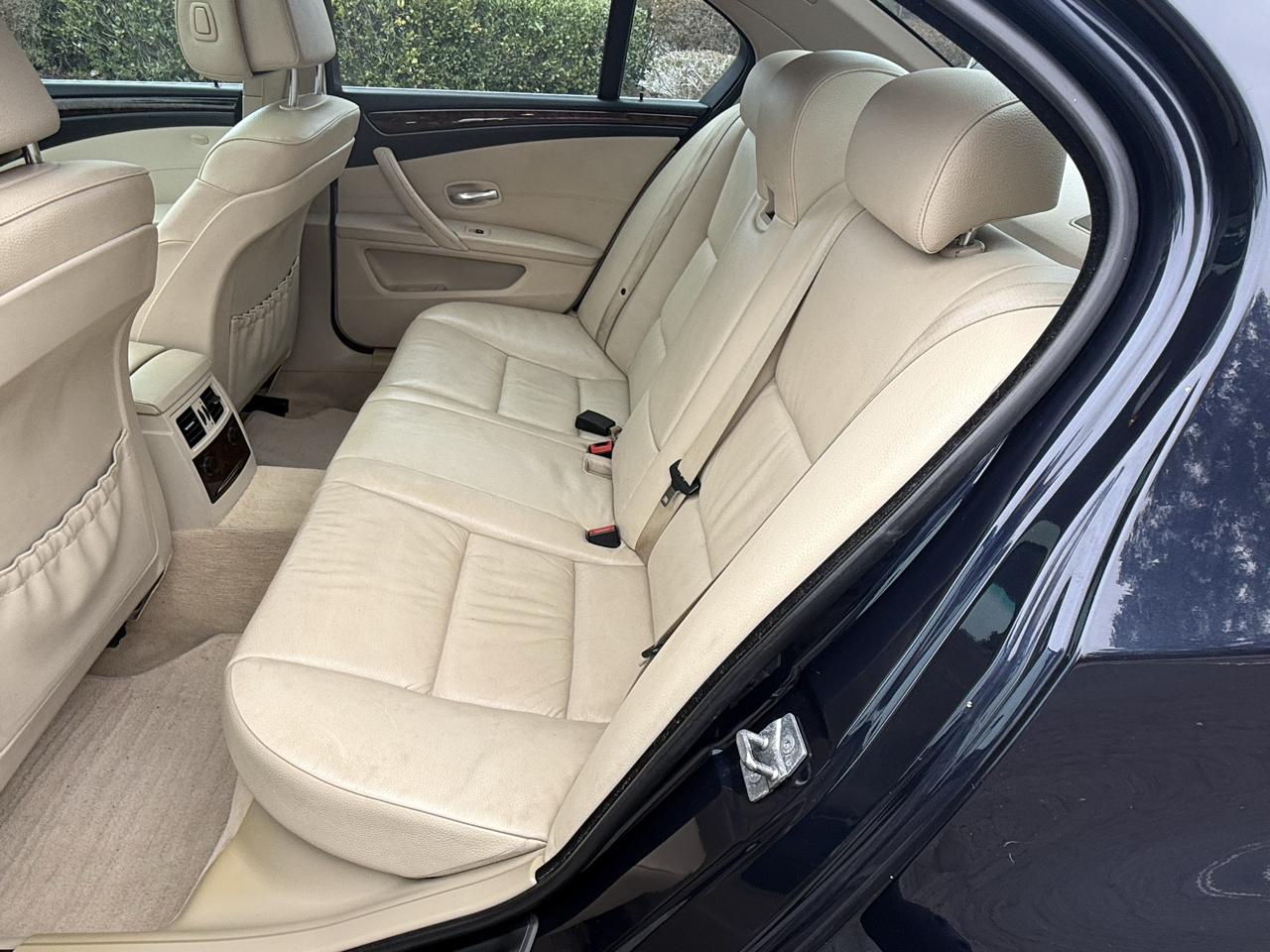 BMW 5 Series 4dr Sdn 528i RWD 2010