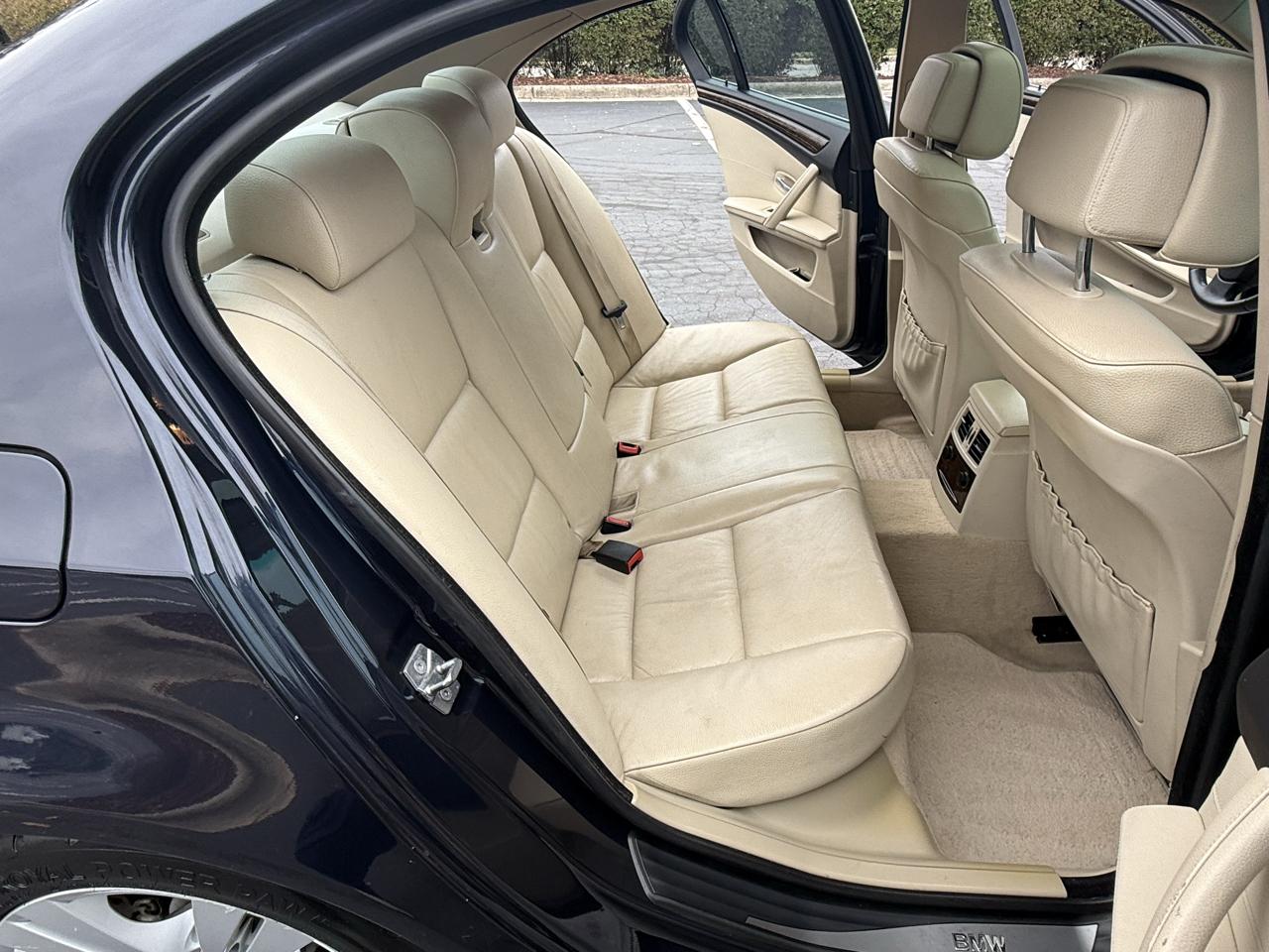 BMW 5 Series 4dr Sdn 528i RWD 2010