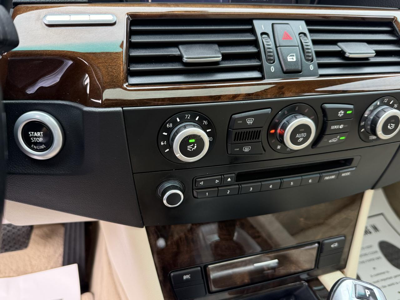 BMW 5 Series 4dr Sdn 528i RWD 2010