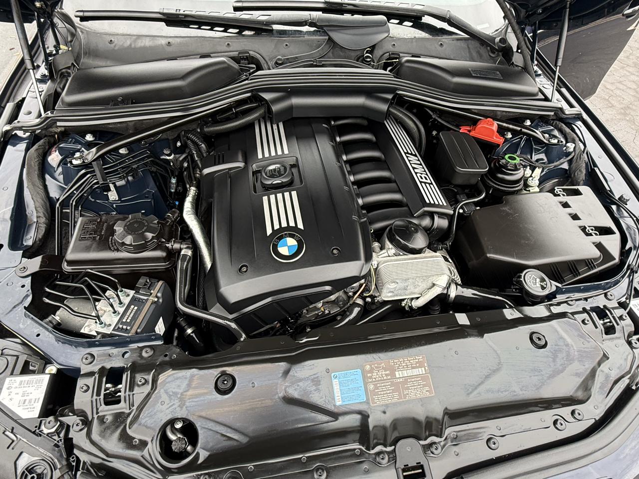 BMW 5 Series 4dr Sdn 528i RWD 2010