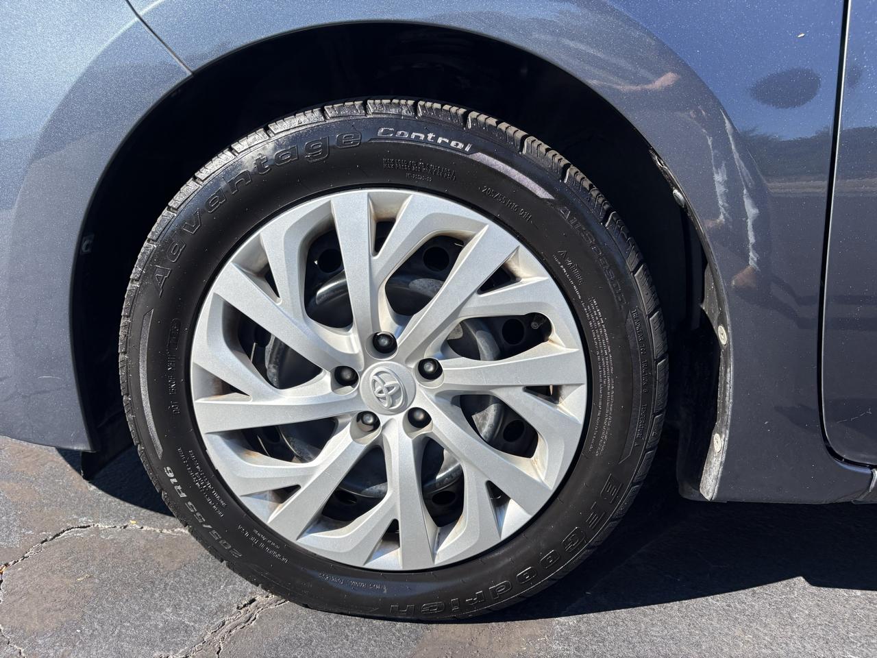 Toyota Corolla 4dr Sdn Auto LE (Natl) 2019