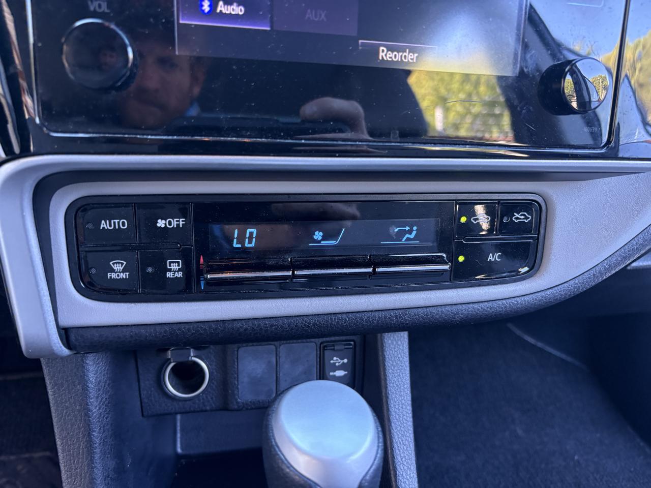 Toyota Corolla 4dr Sdn Auto LE (Natl) 2019
