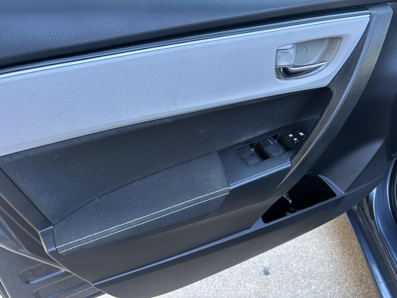 Toyota Corolla 4dr Sdn Auto LE (Natl) 2019