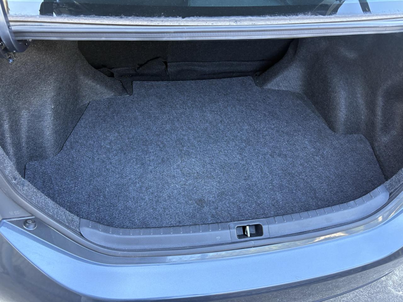 Toyota Corolla 4dr Sdn Auto LE (Natl) 2019