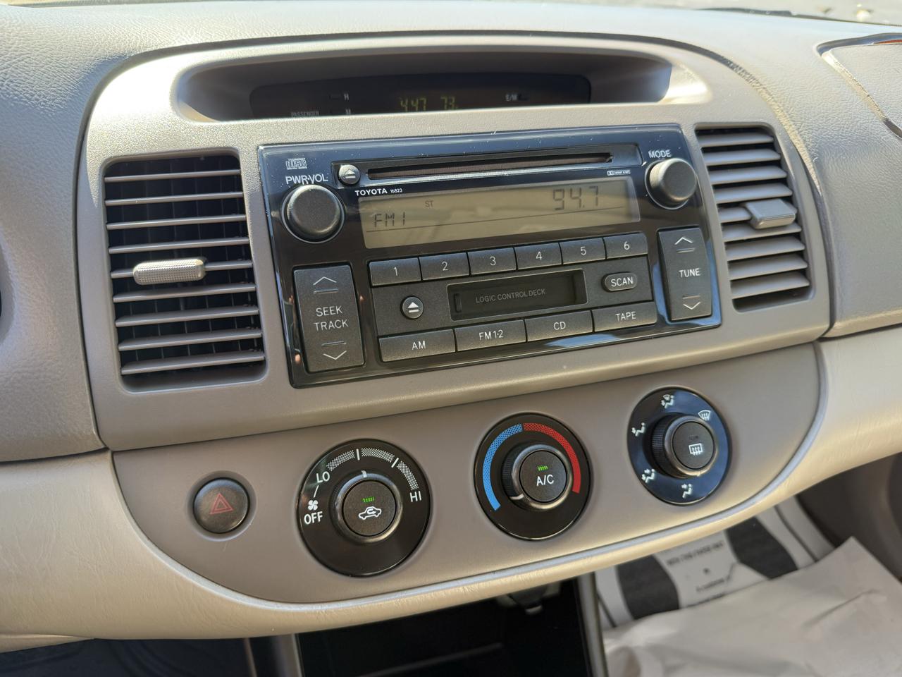 Toyota Camry 4dr Sdn XLE Auto (Natl) 2003