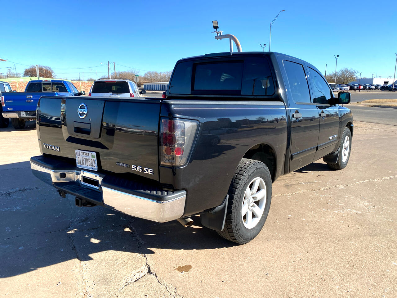 Nissan Titan 2WD Crew Cab SWB SE 2010