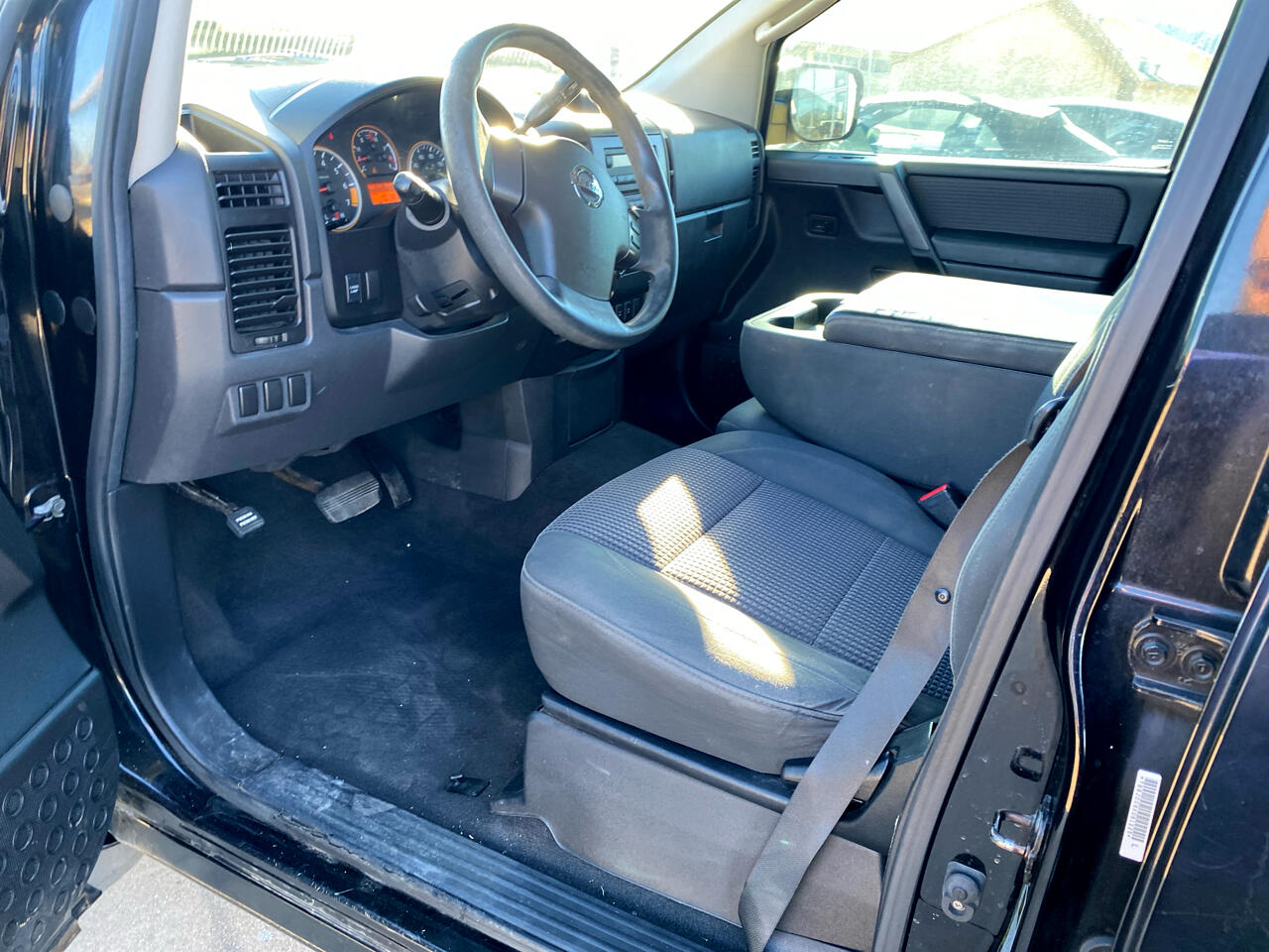 Nissan Titan 2WD Crew Cab SWB SE 2010