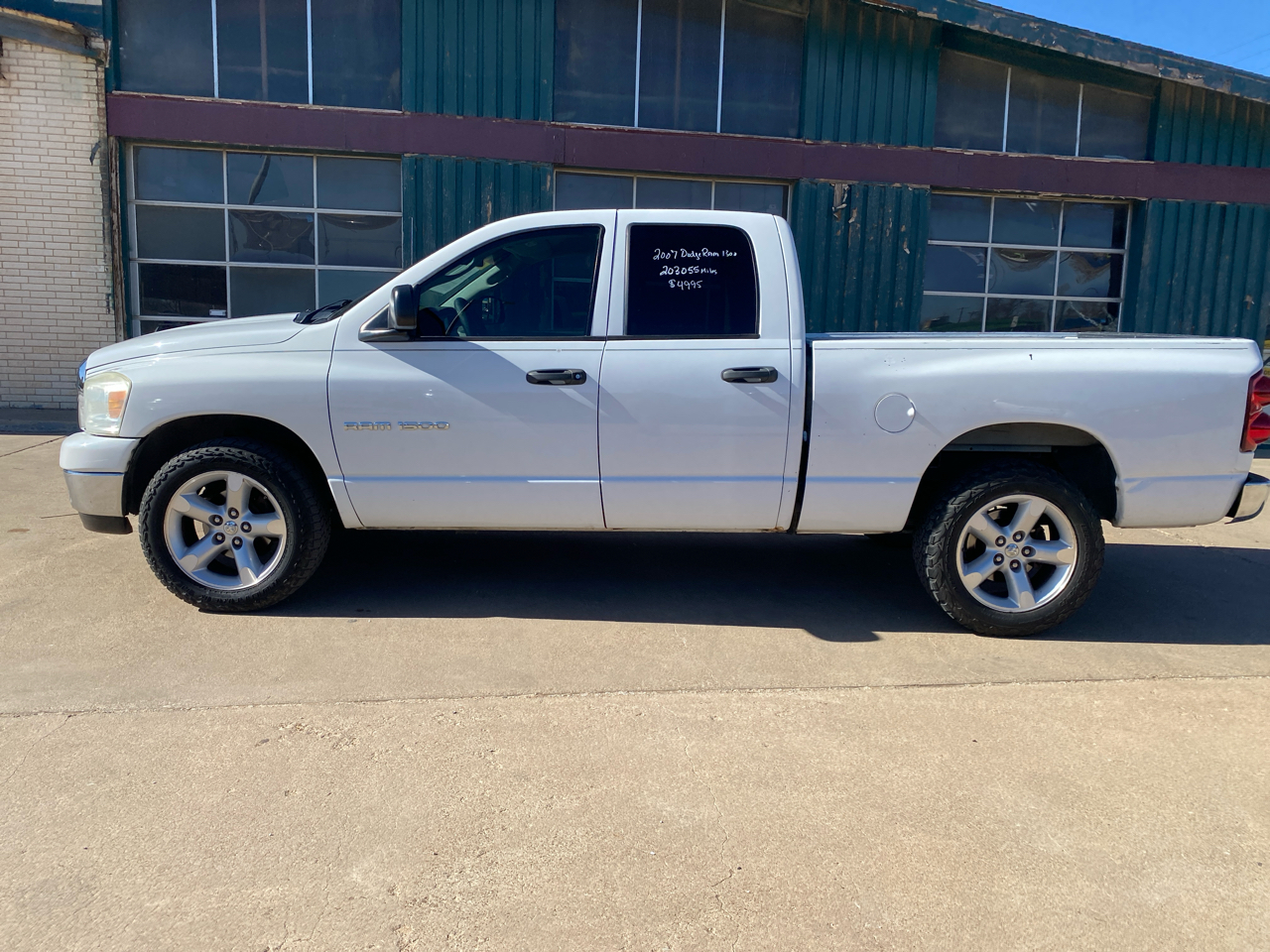 Dodge Ram 1500 2WD Quad Cab 140.5" SLT 2007