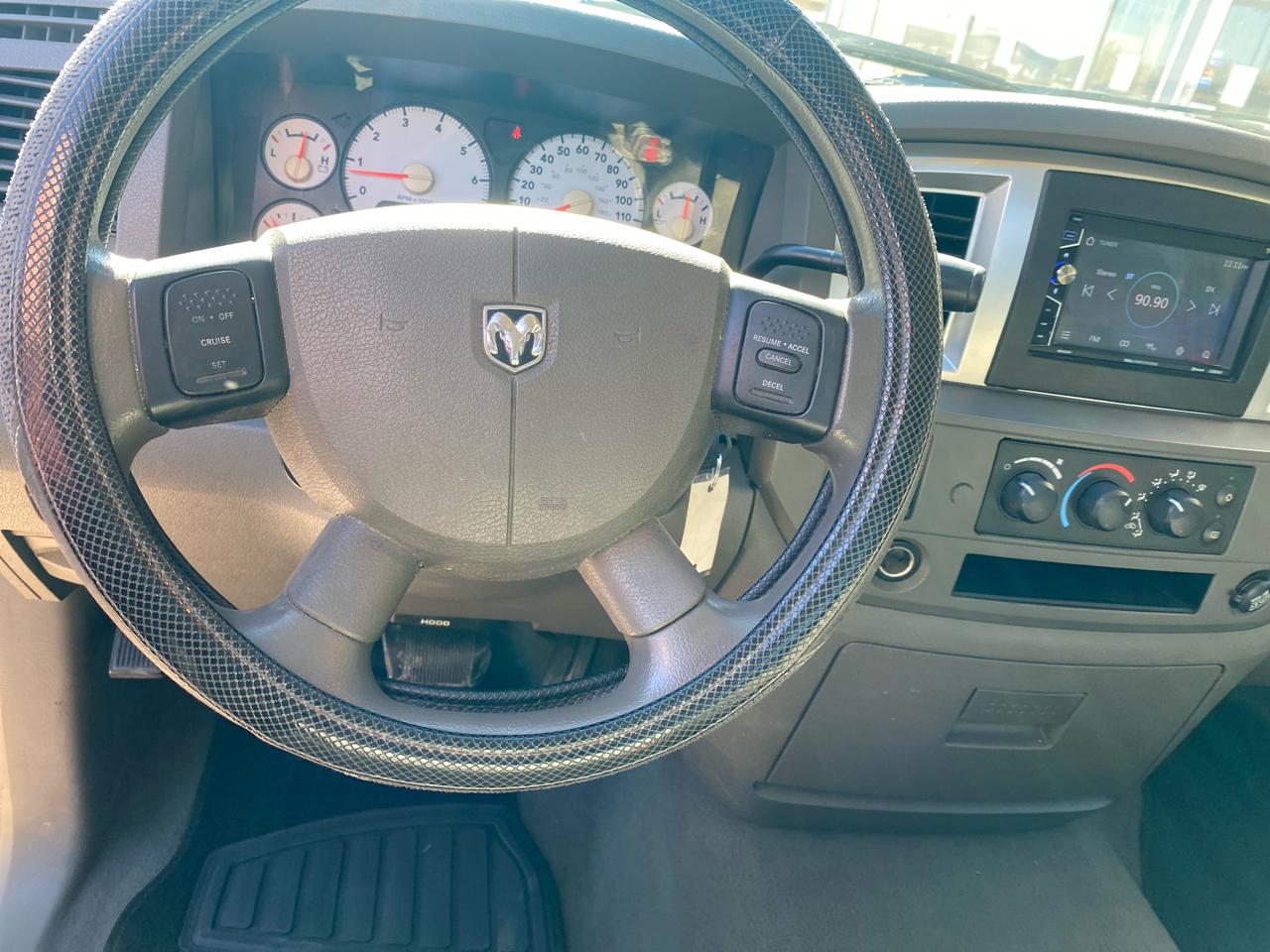 Dodge Ram 1500 2WD Quad Cab 140.5" SLT 2007