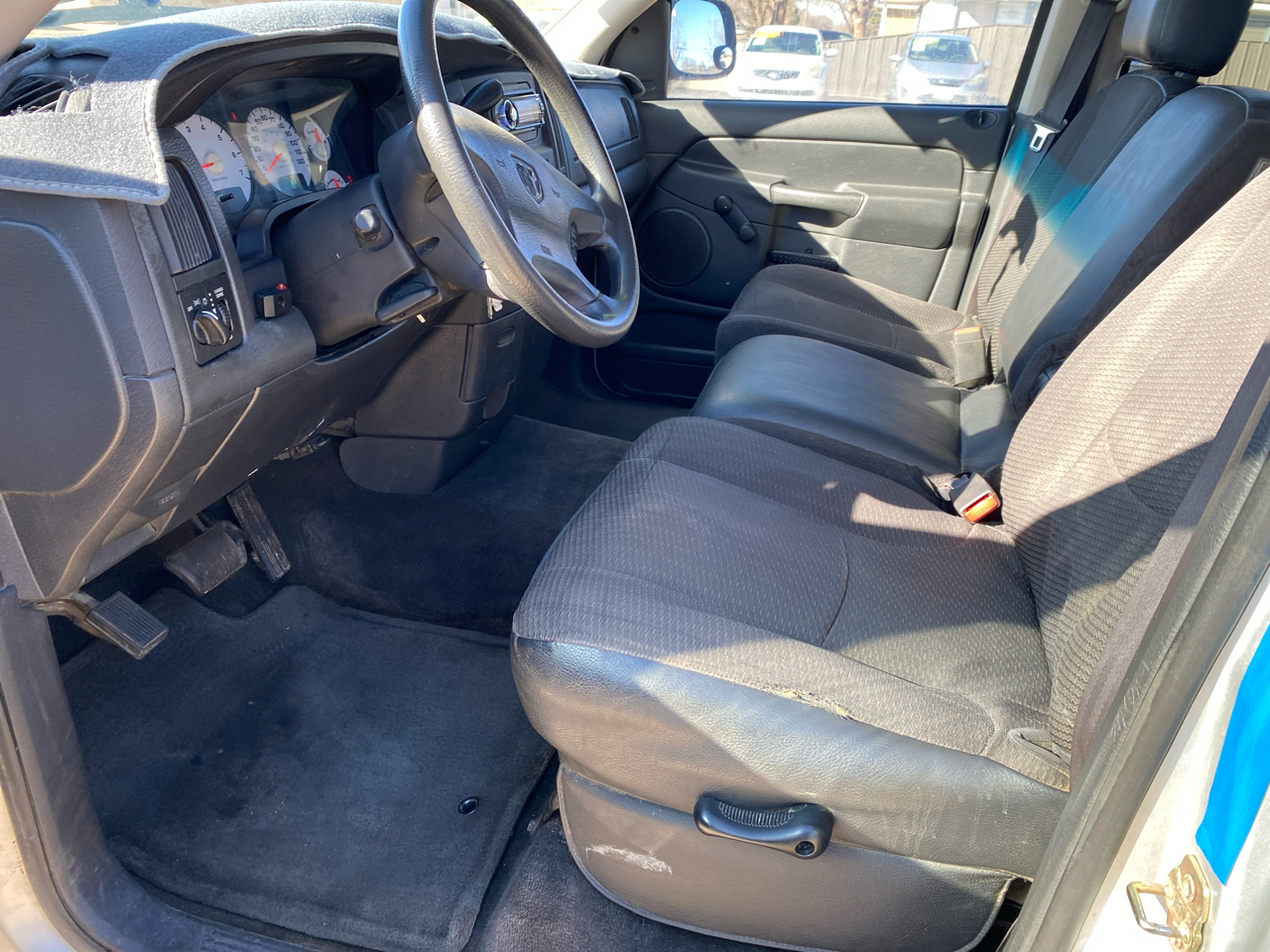 Dodge Ram 1500 4dr Quad Cab 140.5" WB SLT 2003